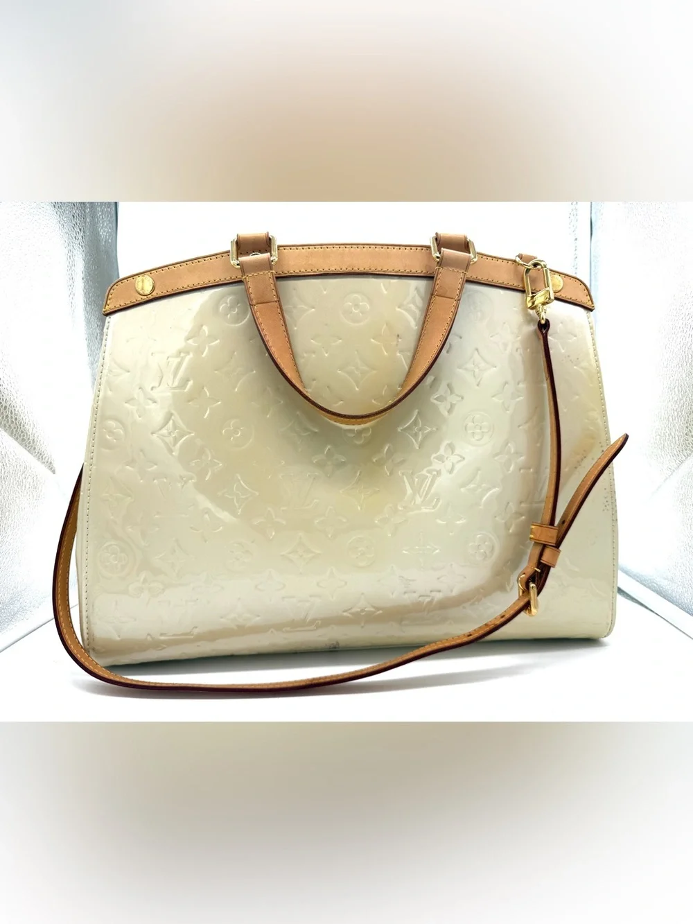 Authentic Louis Vuitton Vernis Brea GM in Blanc Corail